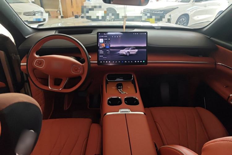 Used  Q07 2025 215 Flagship PLUS
