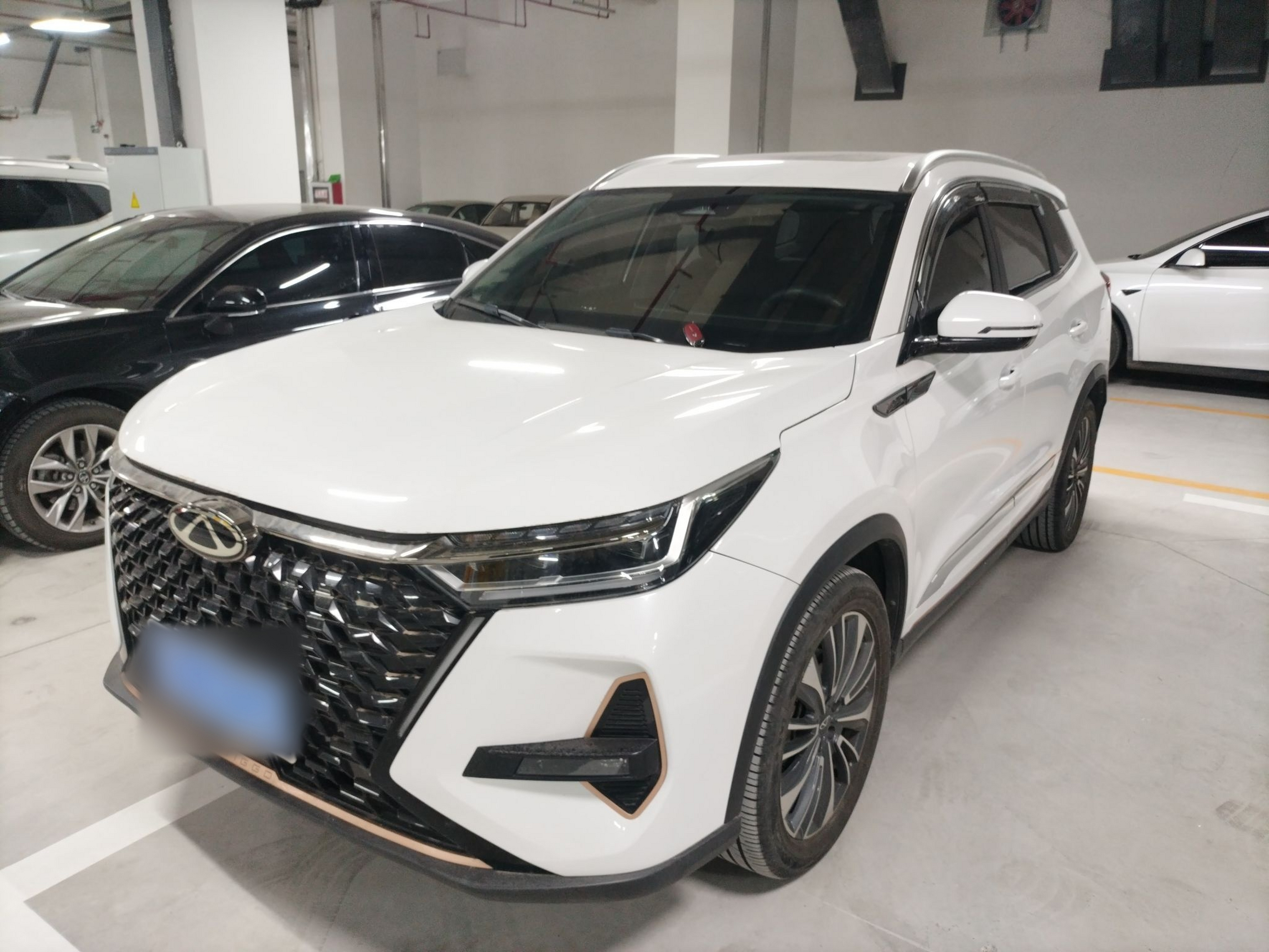 Под передней частью автомобиля