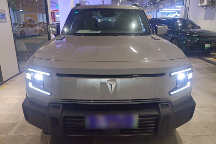 Used  G318 2024 Two-Wheel Drive Air Suspension Version
