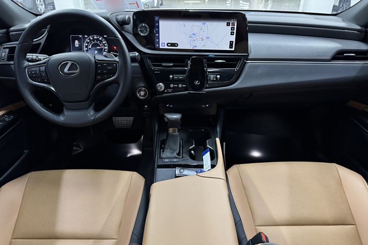 Used Lexus ES 2022 200 Excellence Edition
