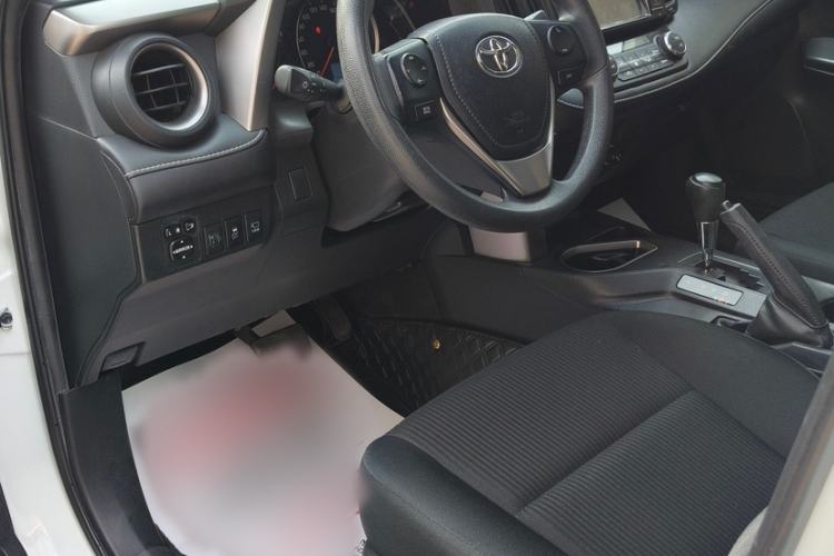 Used Toyota RAV4 2019 2.0L CVT Two-Wheel Drive Luxury Version China VI Standard