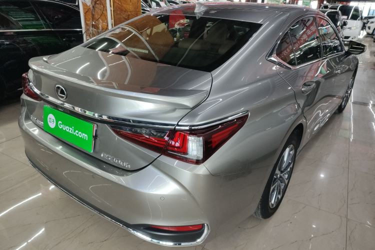Used Lexus ES 2022 300h Excellence Edition
