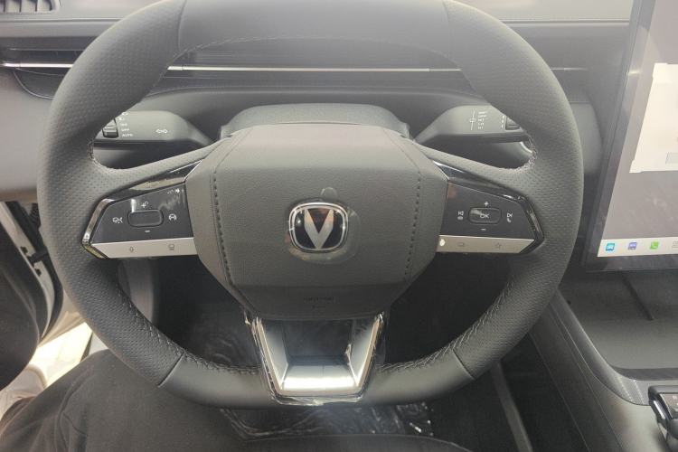 Used Changan Eado 2025 Blue Whale 1.5T 500Bar Flagship Model
