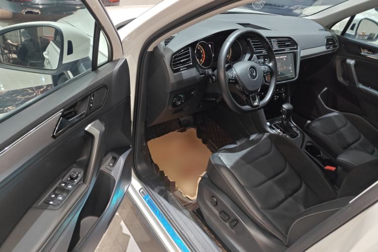 Used Volkswagen Tiguan L 2021 330TSI Automatic Two-Wheel Drive Smart Edition
