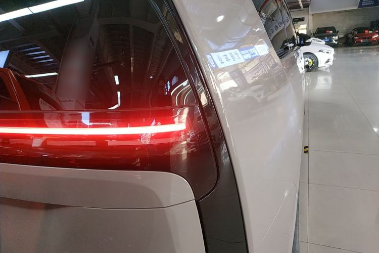 Used Li Auto MEGA 2024 Ultra Model
