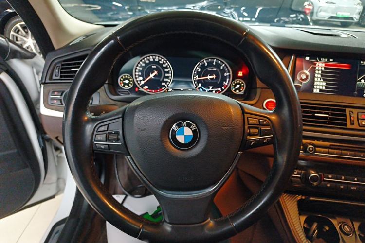 Used BMW 5 Series 2014 525Li Luxury Design Package
