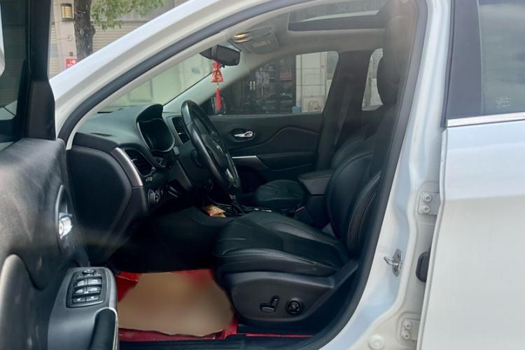 Used  Cherokee 2019 2.0T 2WD Enjoyment Edition China V
