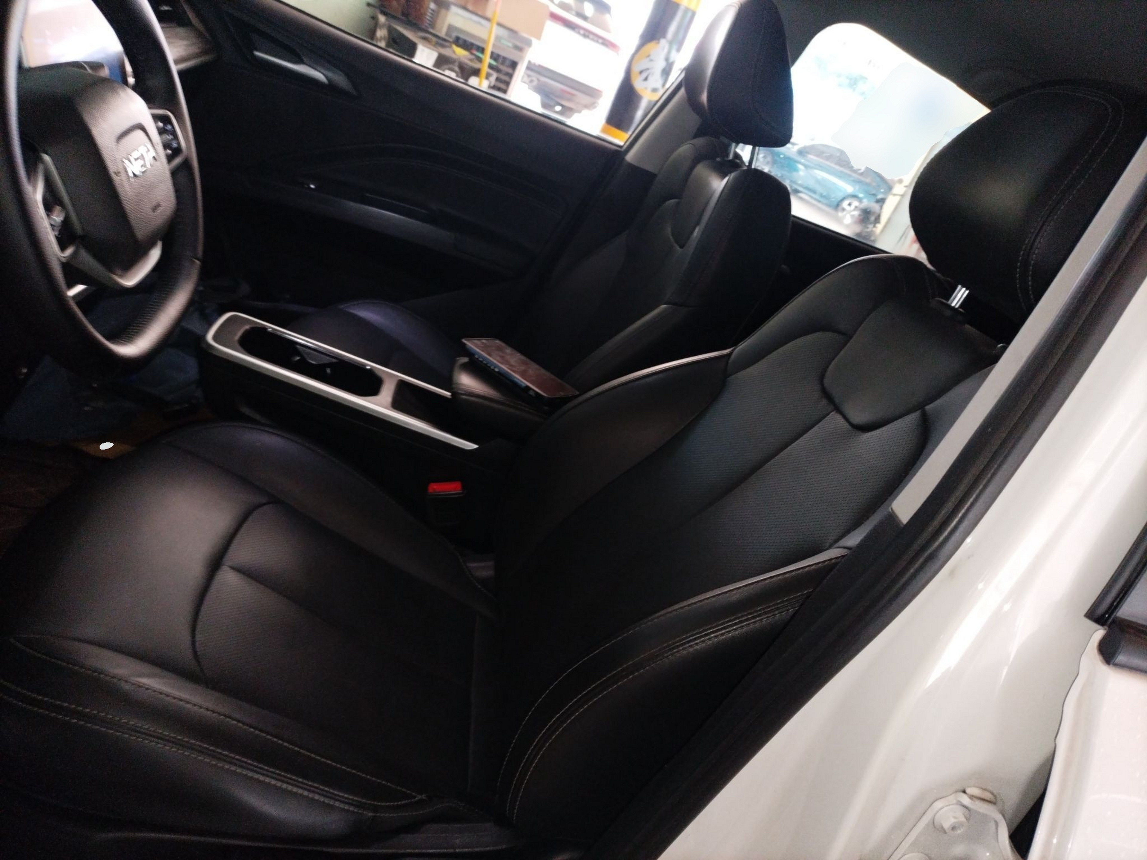 Переднее сиденье в автомобиле