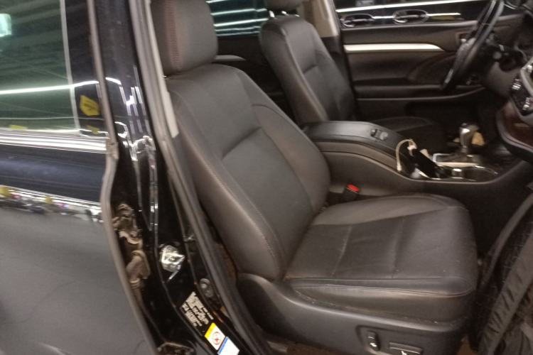 Used Toyota Highlander 2018 2.0T Four-Wheel Drive Luxury Version 7 Seats China VI Standard
