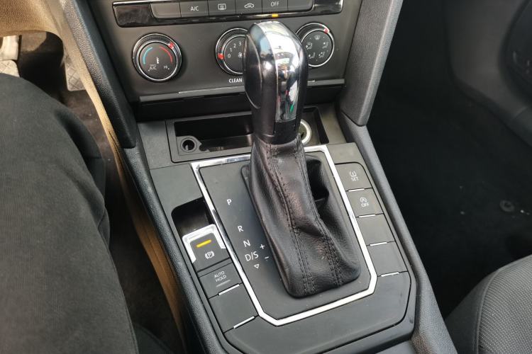 Used Volkswagen Lamando 2017 230TSI DSG Fashion Edition
