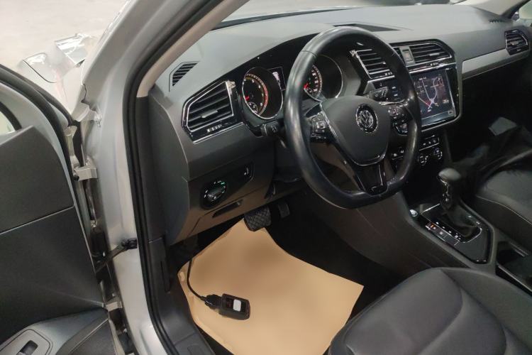 Used Volkswagen Tiguan L 2019 Revised 330TSI Automatic Two-Wheel Drive Smart & Luxury Edition China VI Standard
