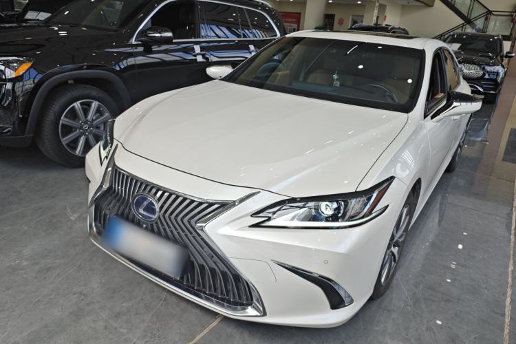 Used Lexus ES 2020 300h Premier Edition