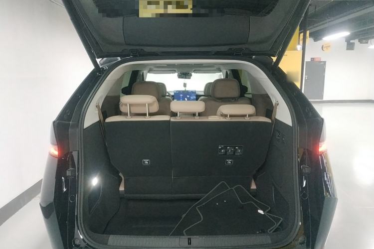 Used XPeng X9 2025 740 Ultra-Long Range Max
