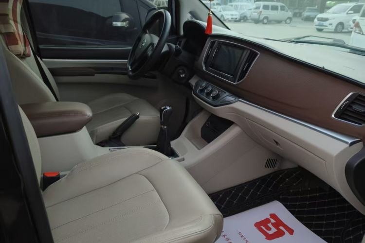 Used FORTHING Lingzhi 2019 M5L 1.6L 7-Seater Luxury Model China VI Standard
