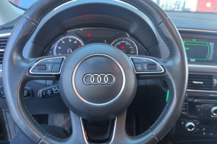 Used Audi Q5 2017 Plus 40 TFSI Technology Model
