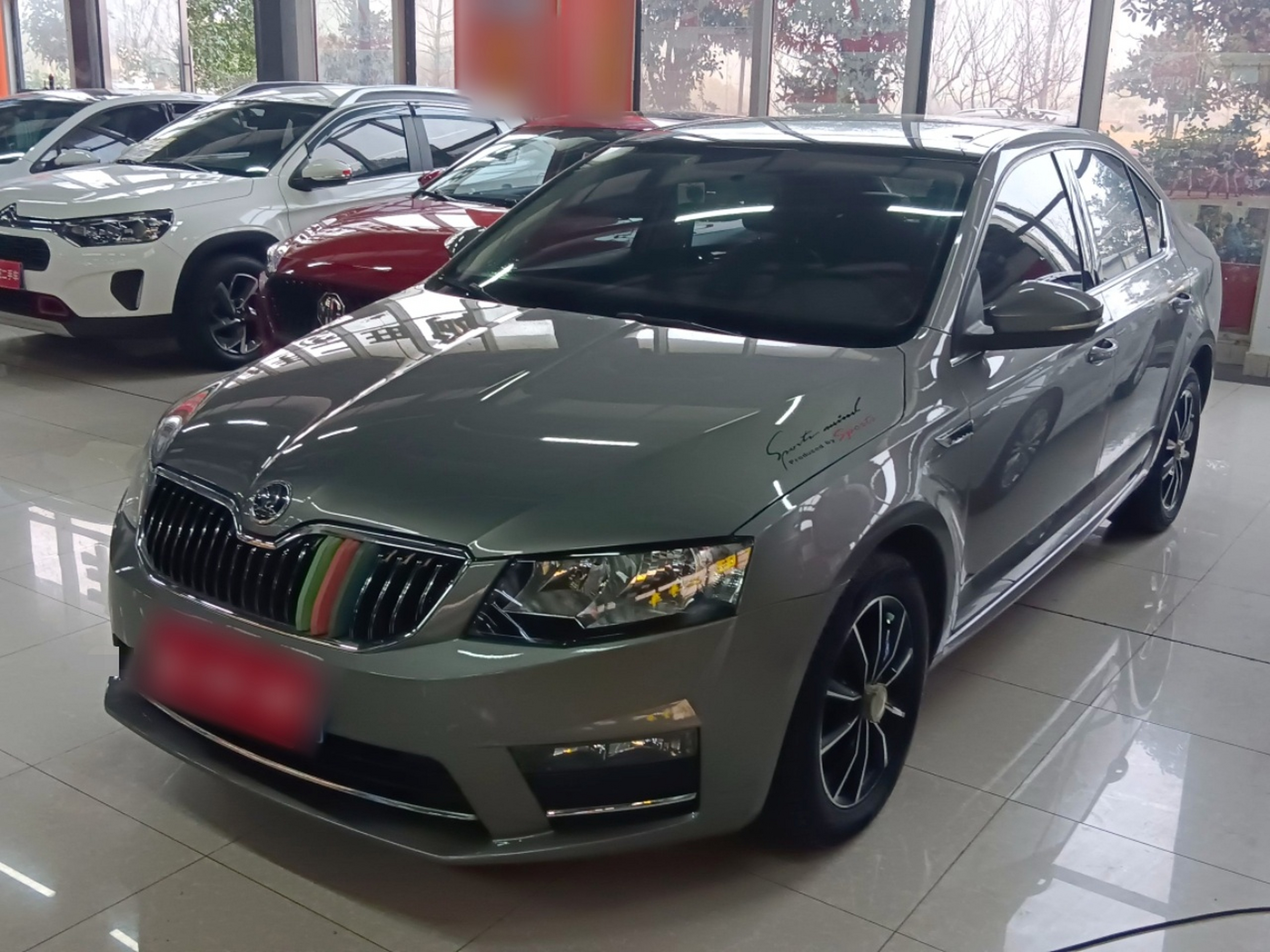 Под передней частью автомобиля