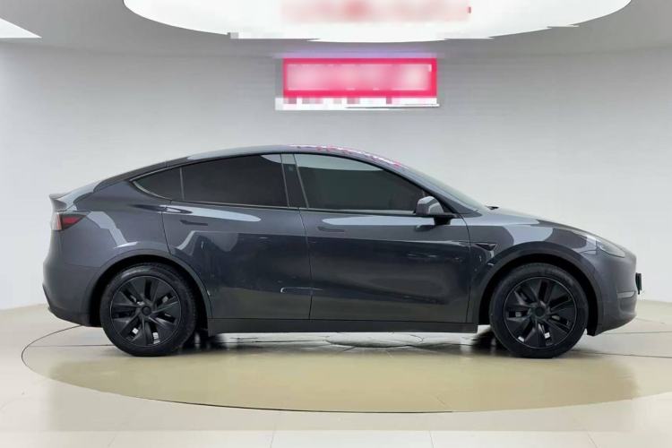 Used Tesla Model Y 2024 Long-Range All-Wheel-Drive Version
