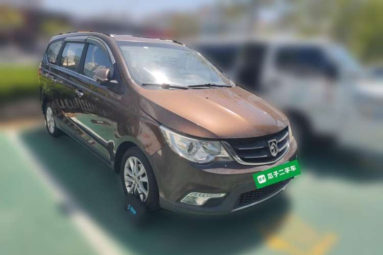 Used Baojun 730 2014 1.5L manual Comfort version 7 seats
