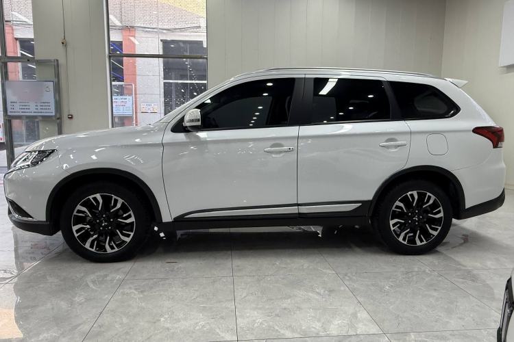 Used Mitsubishi Outlander 2020 2.0L Two-Wheel Drive Enjoyment Version 5 Seats