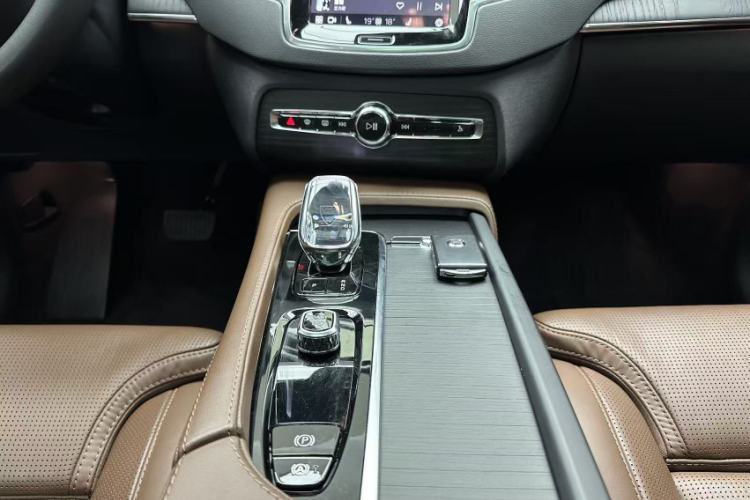 Used Volvo XC90 2024 B6 Zhiya Luxury 7-Seater
