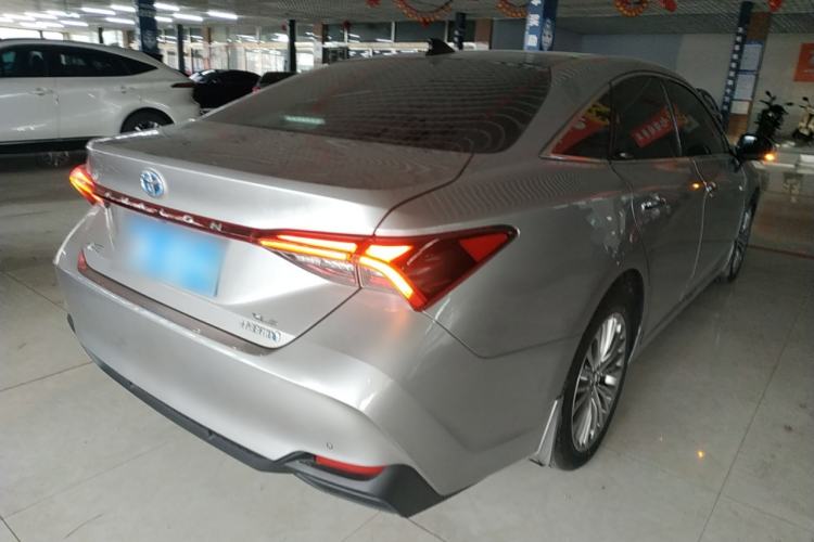 Used Toyota Avalon 2019 Dual-Engine 2.5L XLE Prestige Version China VI Standard
