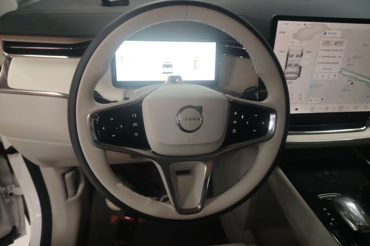 Used Volvo EM90 2025 Ultra Six-Seater