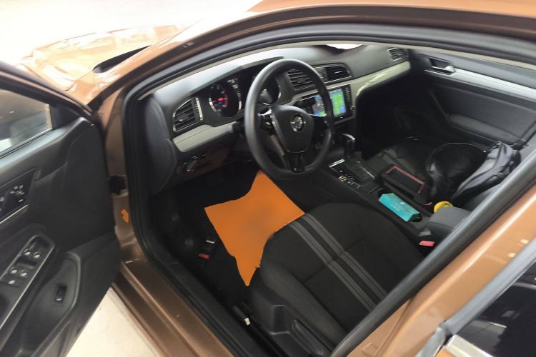 Used Volkswagen Lamando 2015 230TSI DSG Fashion Edition
