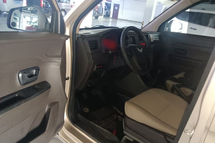 Used Wuling Hongguang V 2019 1.5L Jingqu Version China VI LAR
