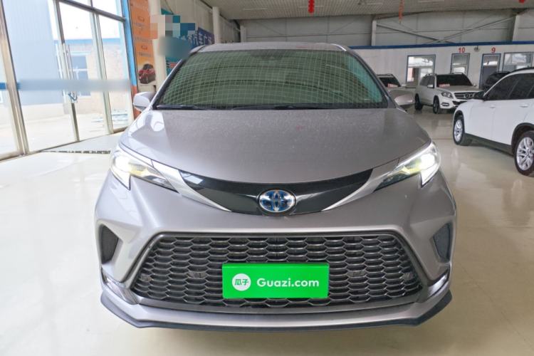 Used Toyota Granvia 2023 2.5L Hybrid Luxury Edition
