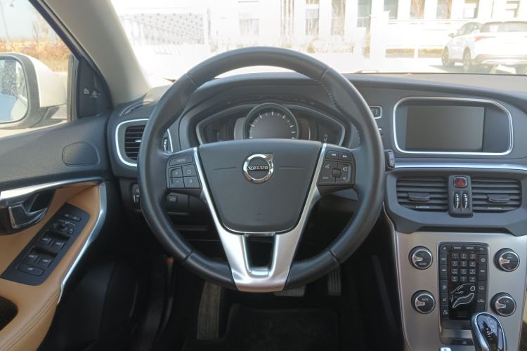 Used Volvo V40 2019 T3 Smart Luxury Edition