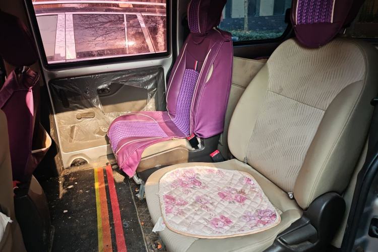 Used Wuling Rongguang V 2018 1.5L Standard Version
