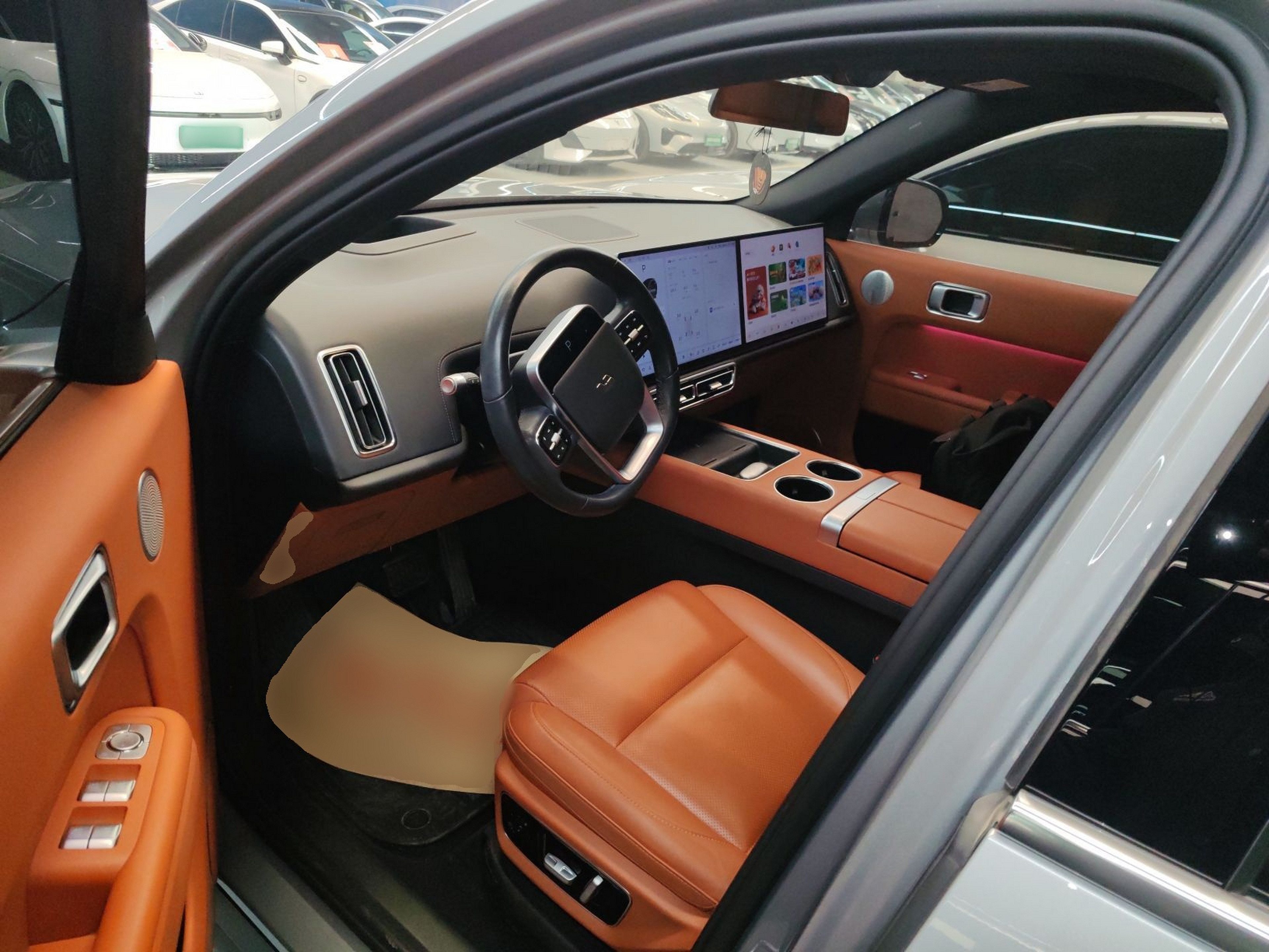 Переднее сиденье в автомобиле