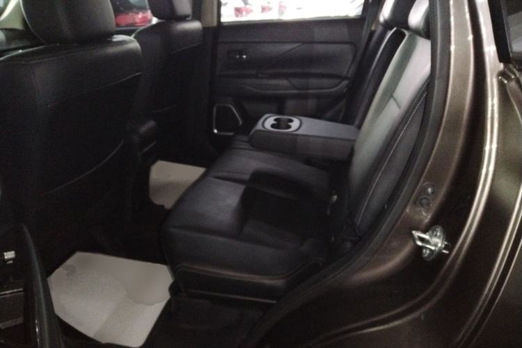 Used Mitsubishi Outlander 2018 2.0L Two-Wheel Drive Glory Edition 5 Seats