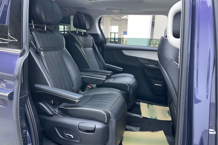 Used Roewe iMAX8 2022 400TGI Celebration Edition
