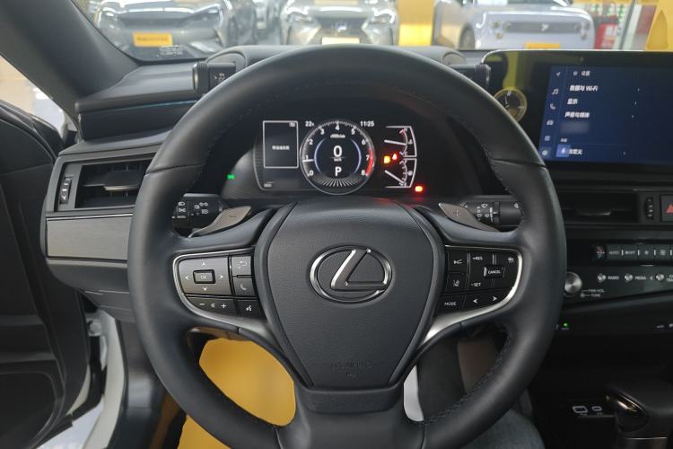Used Lexus ES 2023 200 Excellence Edition

