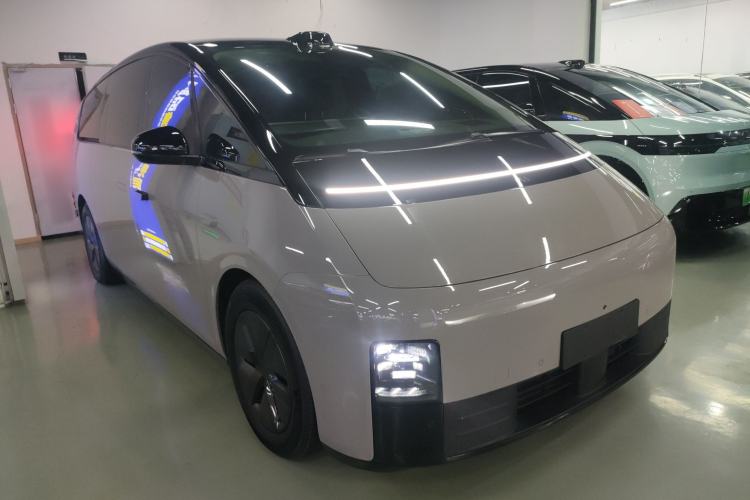 Used Li Auto MEGA 2024 Ultra Model
