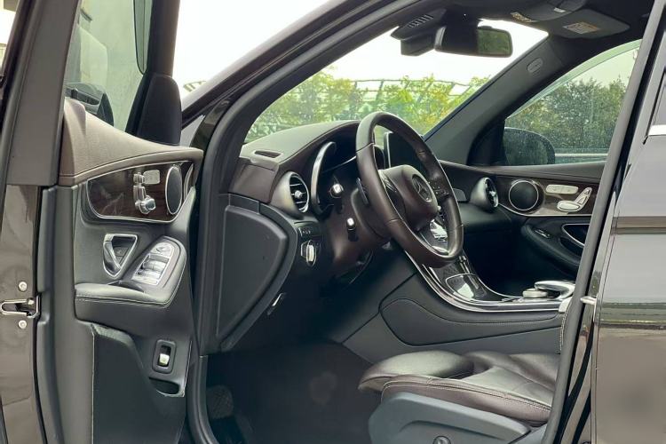 Used Mercedes-Benz GLC 2017 GLC 260 4MATIC Luxury Model