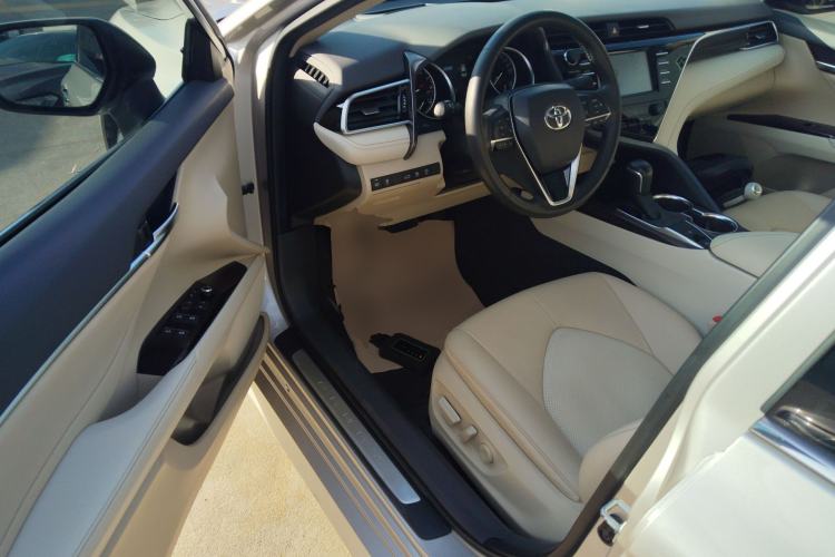 Used Toyota Camry 2018 2.0G Luxury Edition
