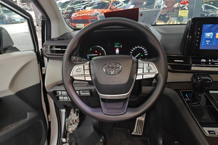 Used Toyota Sienna 2023 2.5L Hybrid Comfort Edition
