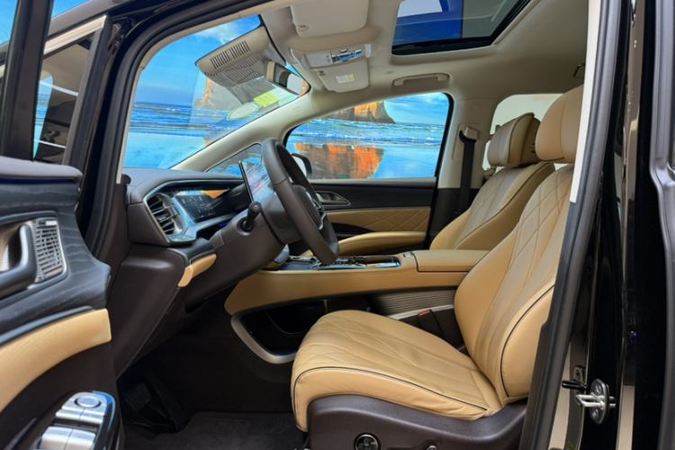 Used Denza D9 2024 DM-i 980 Four-Wheel Drive Prestige Model
