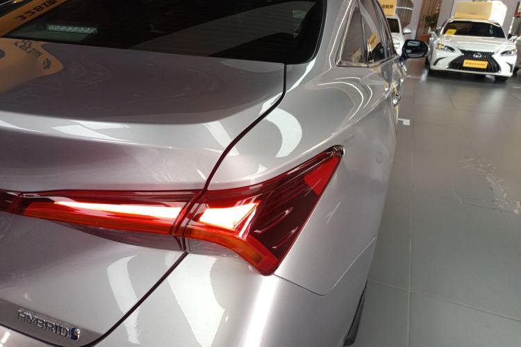 Used Toyota Avalon 2019 Dual-Engine 2.5L Luxury Edition China VI Standard
