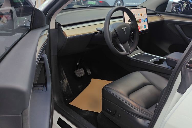 Used Tesla Model Y 2021 Long-Range All-Wheel-Drive Version
