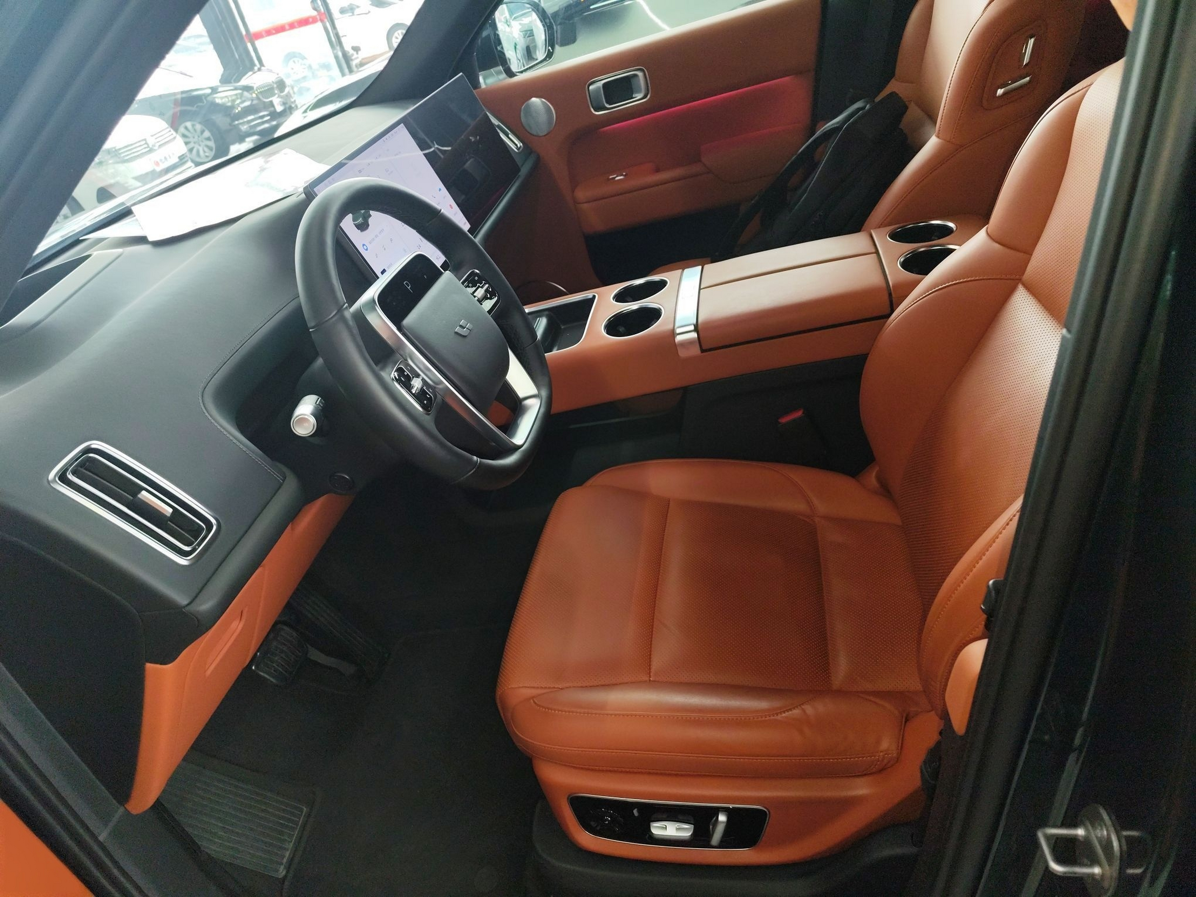 Переднее сиденье в автомобиле