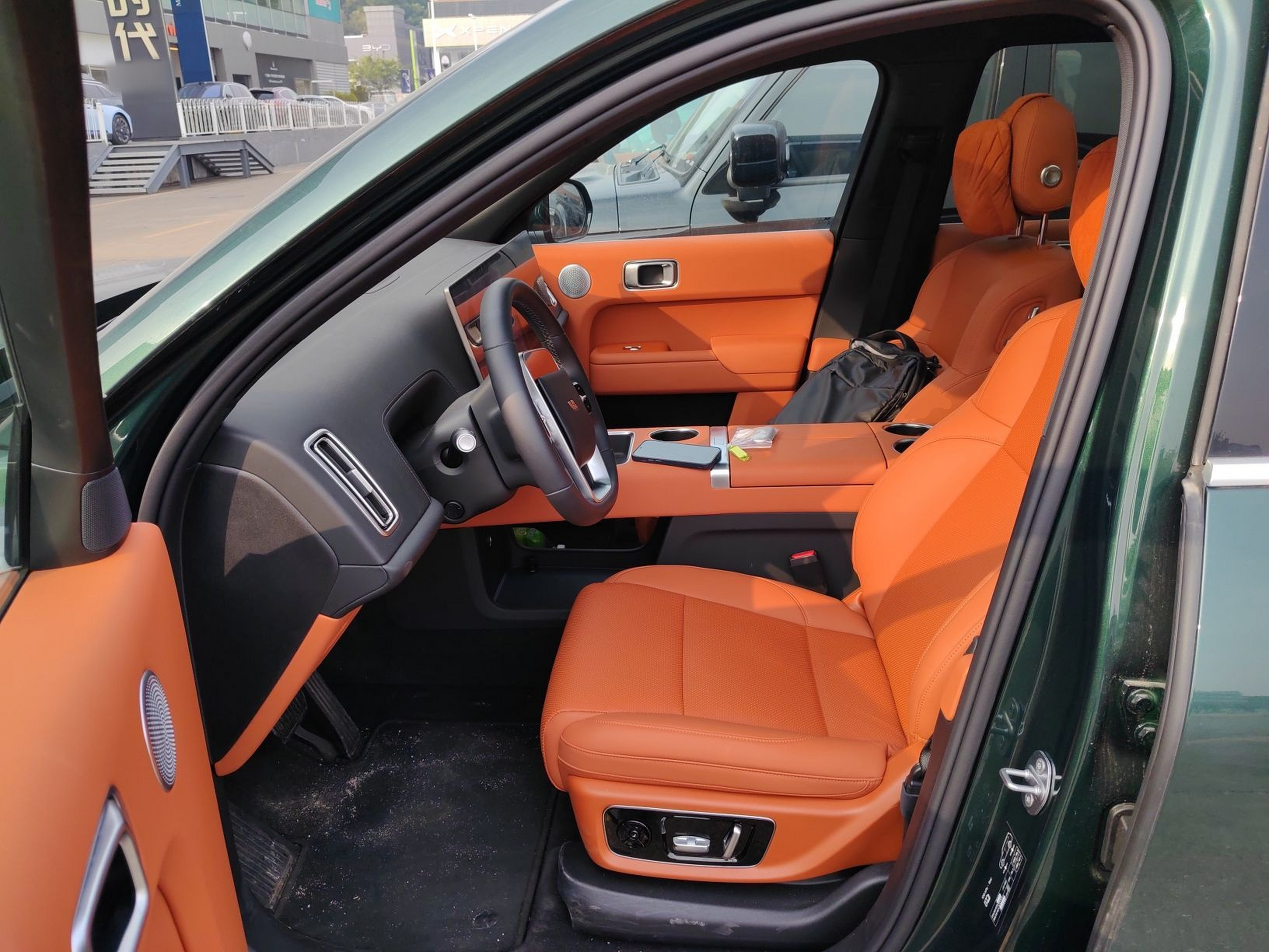 Переднее сиденье в автомобиле