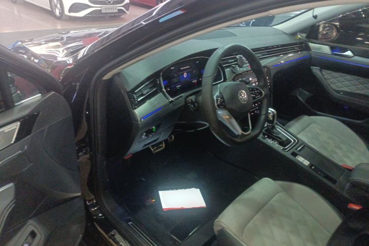 Used Volkswagen Magotan 2023 2 Million Units Limited Edition 330TSI DSG Leading Version
