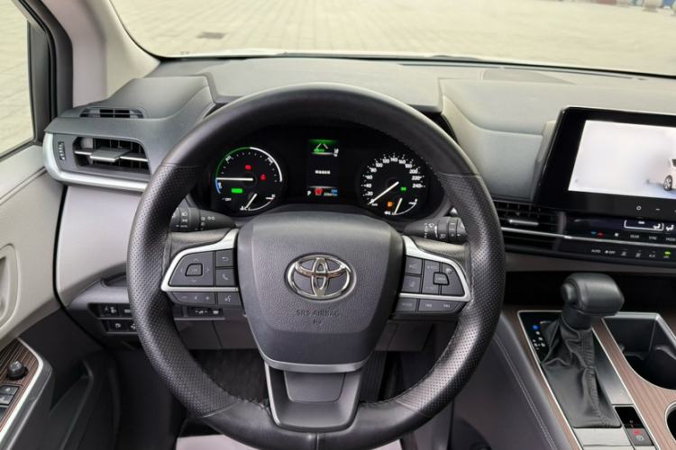 Used Toyota Granvia 2024 2.5L Hybrid Comfort Edition
