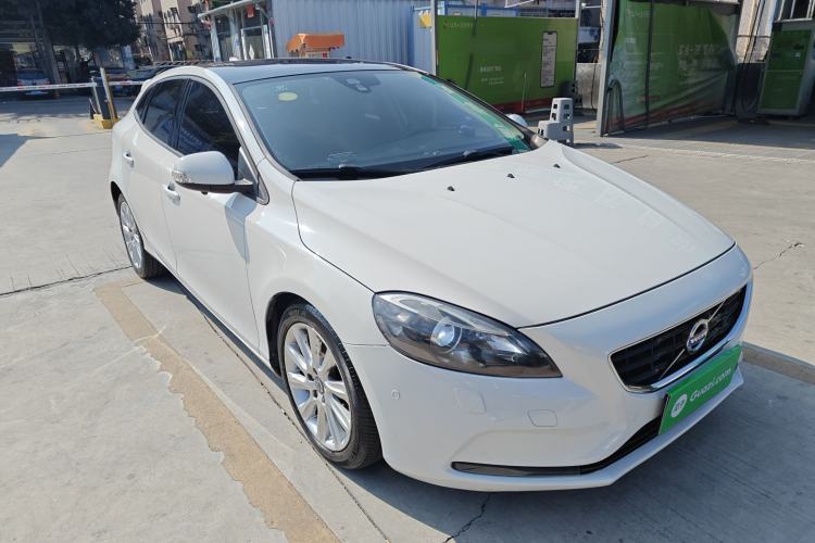 Used Volvo V40 2015 1.6T Zhiyi Edition

