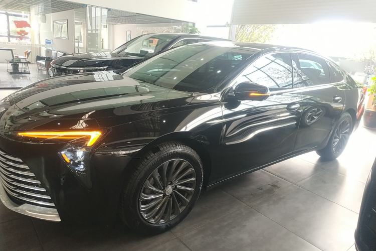 Used Buick LaCrosse 2025 28T Platinum Edition
