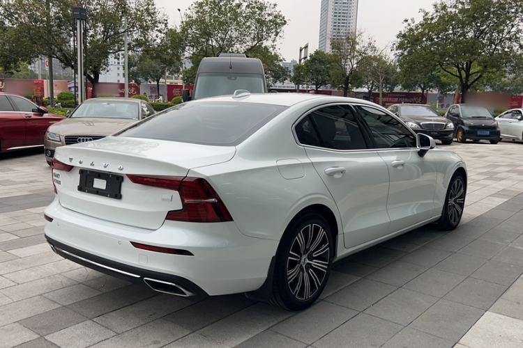 Used Volvo S60 New Energy 2022 T8 eDrive Hybrid All-Wheel Drive Smart Luxury Edition