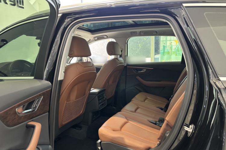 Used Audi Q7 2023 45 TFSI quattro S line Sport model
